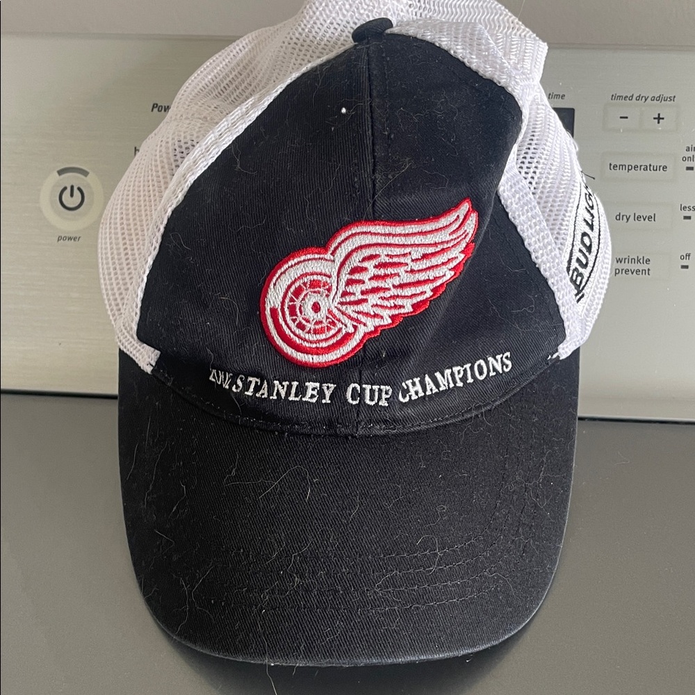 3/$15 🎉 NHL Detroit Red Wings Black and White Kids Hat adjustable